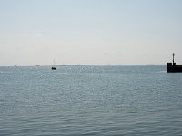 Die Halligen liegen aufgereiht vor uns.