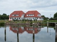 Der unfreundlichste Hafenmeister Hiddensees sitzt genau hier in diesem Haus.