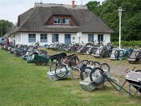 Autos gibt's hier nicht, nur Pferdekutschen und Fahrräder.