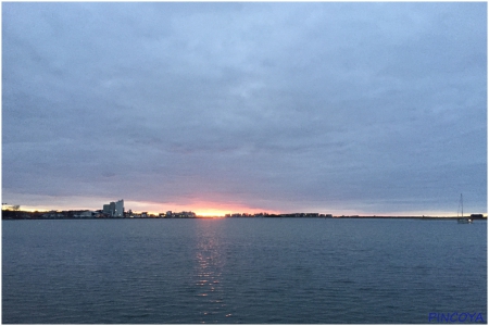 „Als ich Gründonnerstag in HHafen ankomme, verdrückt sich genau dort der Restfrühling und weicht der globalen Verkühlung.“