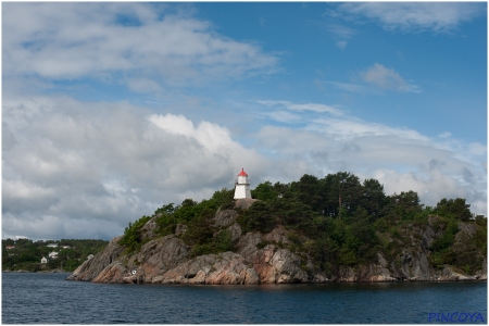 „Von diesen kleinen Leuchttürmen gibt es mehr als 950.000 in Norwegen, dieser trägt die Nummer 237.108“
