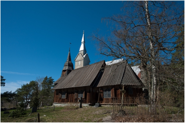 „Vor den Kirchen der alte Friedhof.“