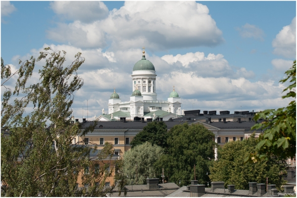 „Von Angesicht zu Angesicht stehen die usbekische Kathedrale und der Dom von Helsinki.“