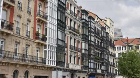 „Balkonansichten in Bilbao“