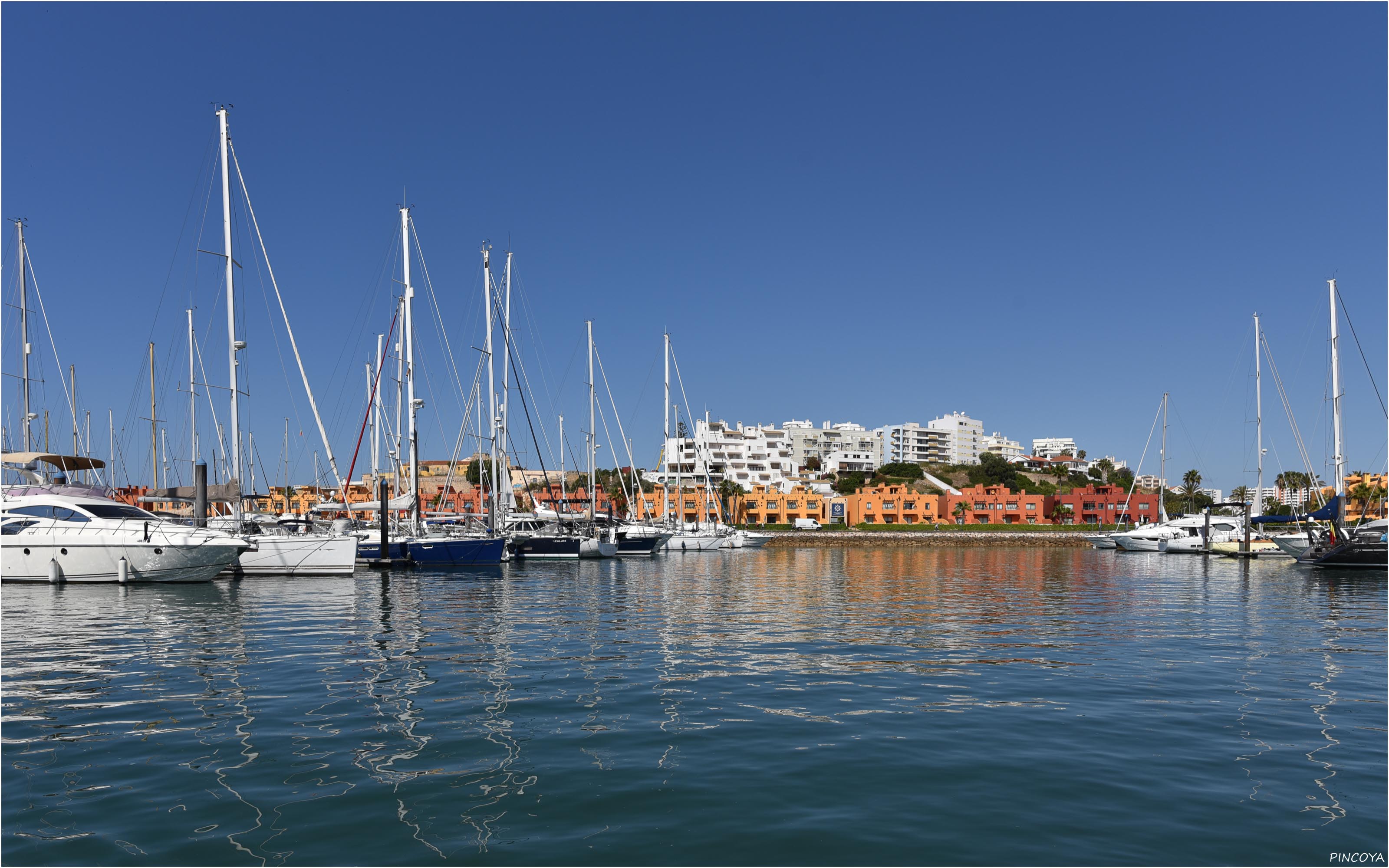 „Das südliche Becken der Marina Portimão“