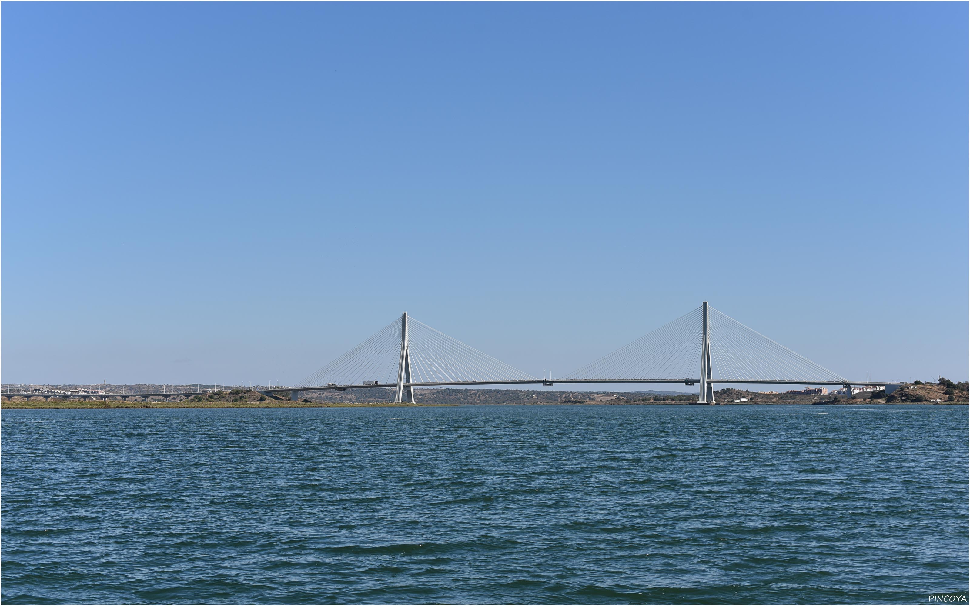 „Vor dem Ponte Internacional do Guadiana“