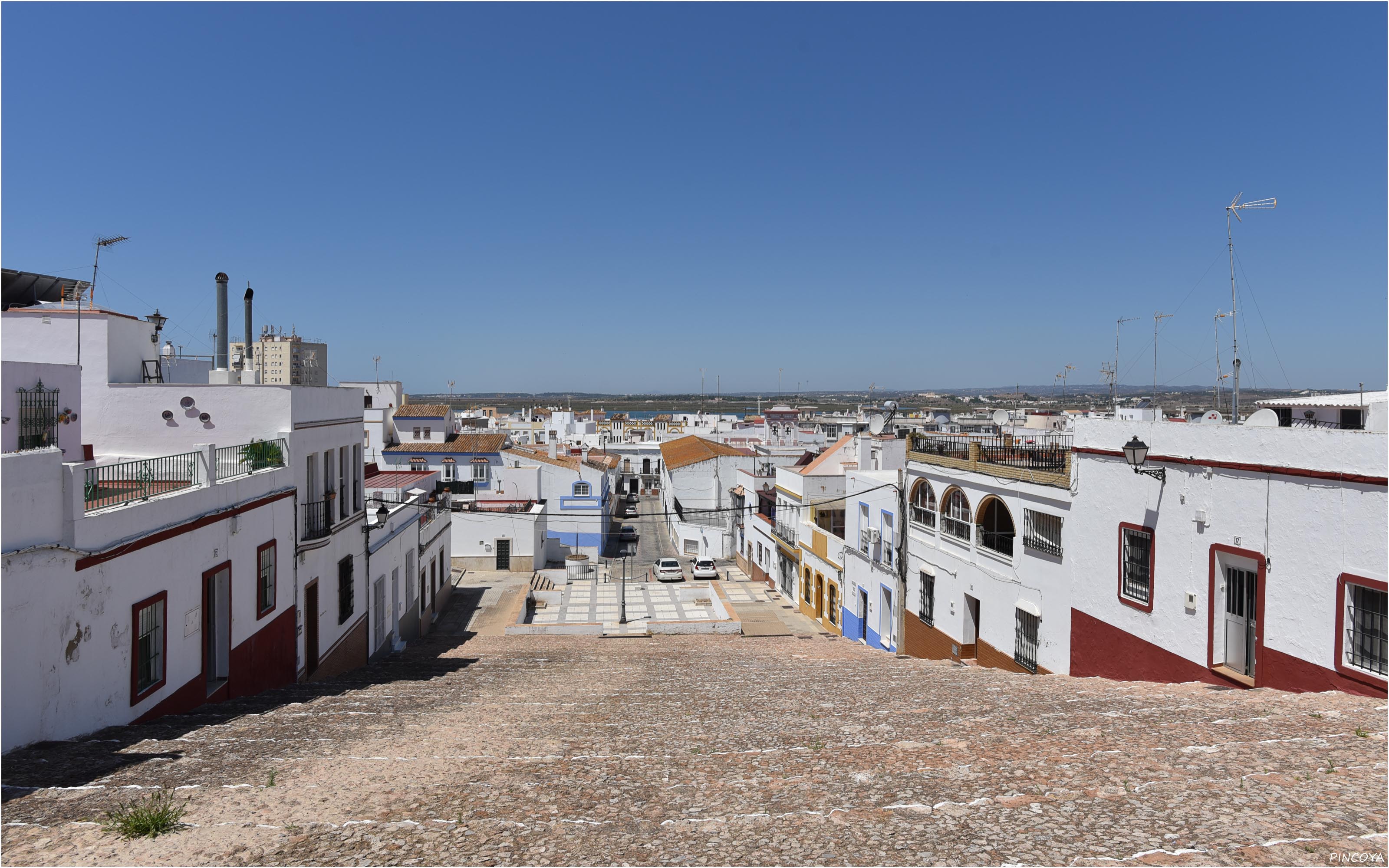 2021-06-07_C20.jpg „Oben aus der Altstadt von Ayamonte ein Blick auf den Rio Guadiana und auf die portugiesische Seite.“