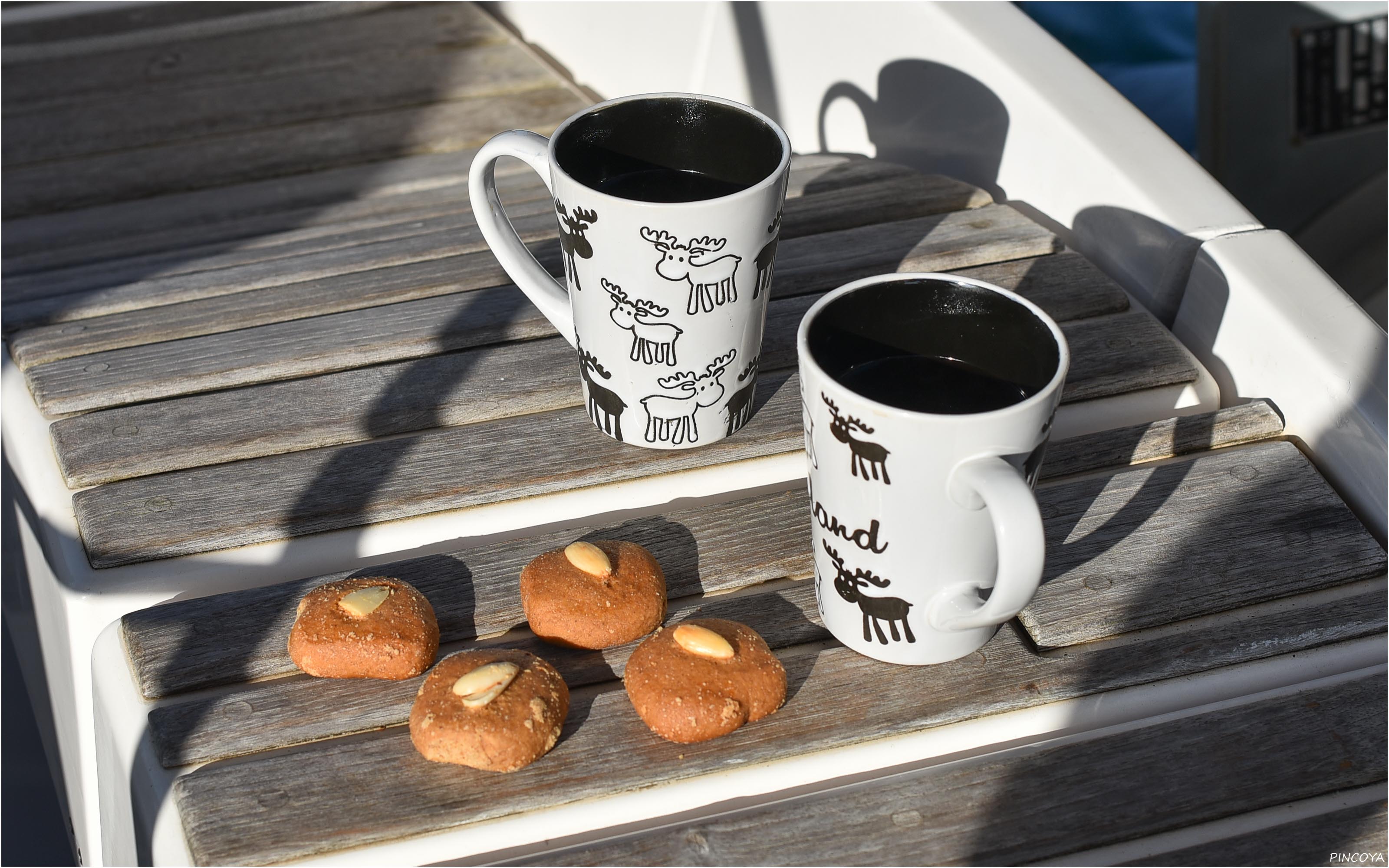 „Unser zweiter Gutenmorgenkaffee mit den letzten selbstgebackenen Lebkuchen... Insider wissen was dies bedeutet! Auch deswegen müssen wir dringend mal wieder an den heimischen Herd!“