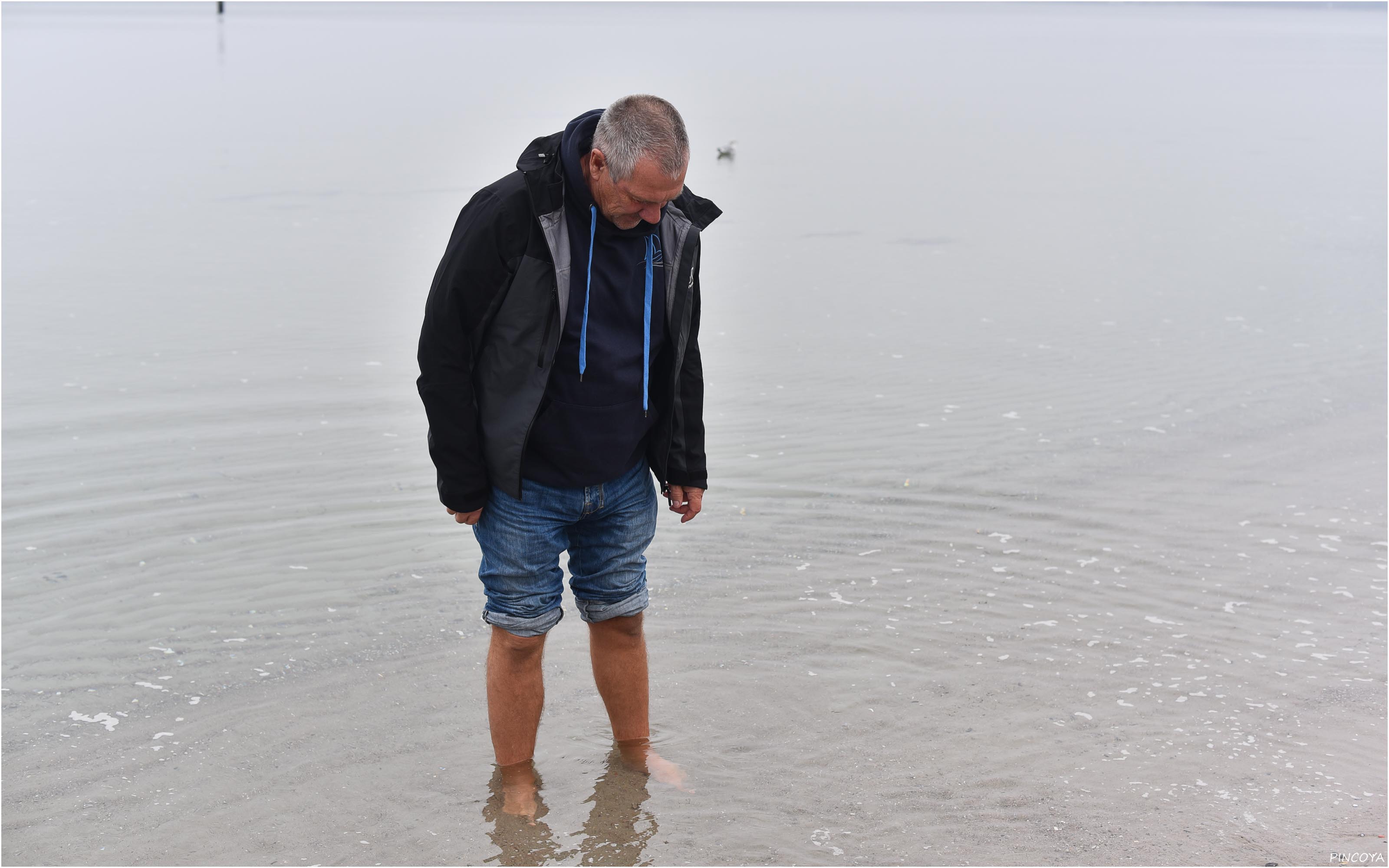 „Nun ja, die Ostsee hat gerade mal 4°C. Für jeden Zeh bleibt da noch nicht einmal ein halbes Grad.“