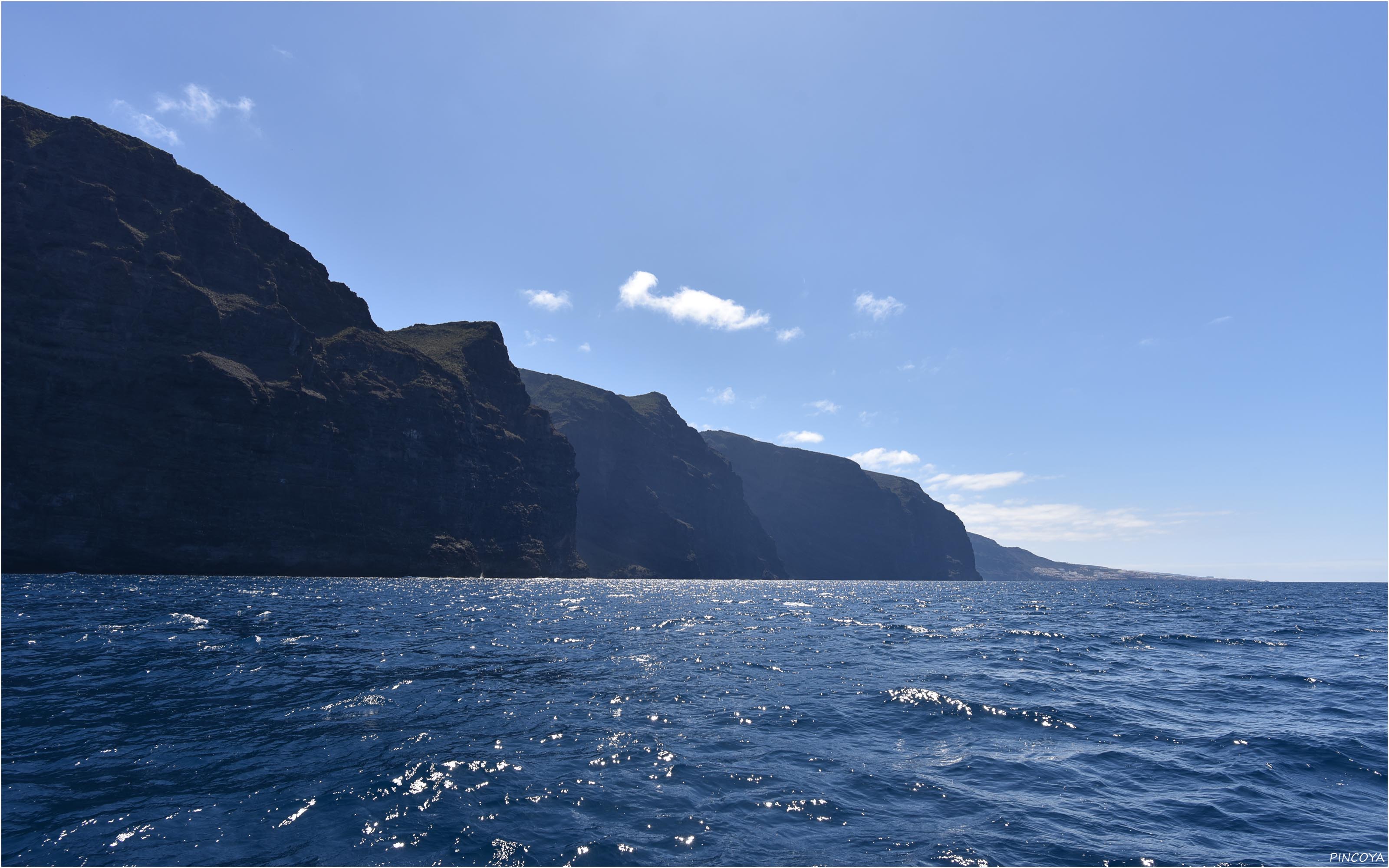 „Blick zurück auf Los Gigantes, hinten die Marina“