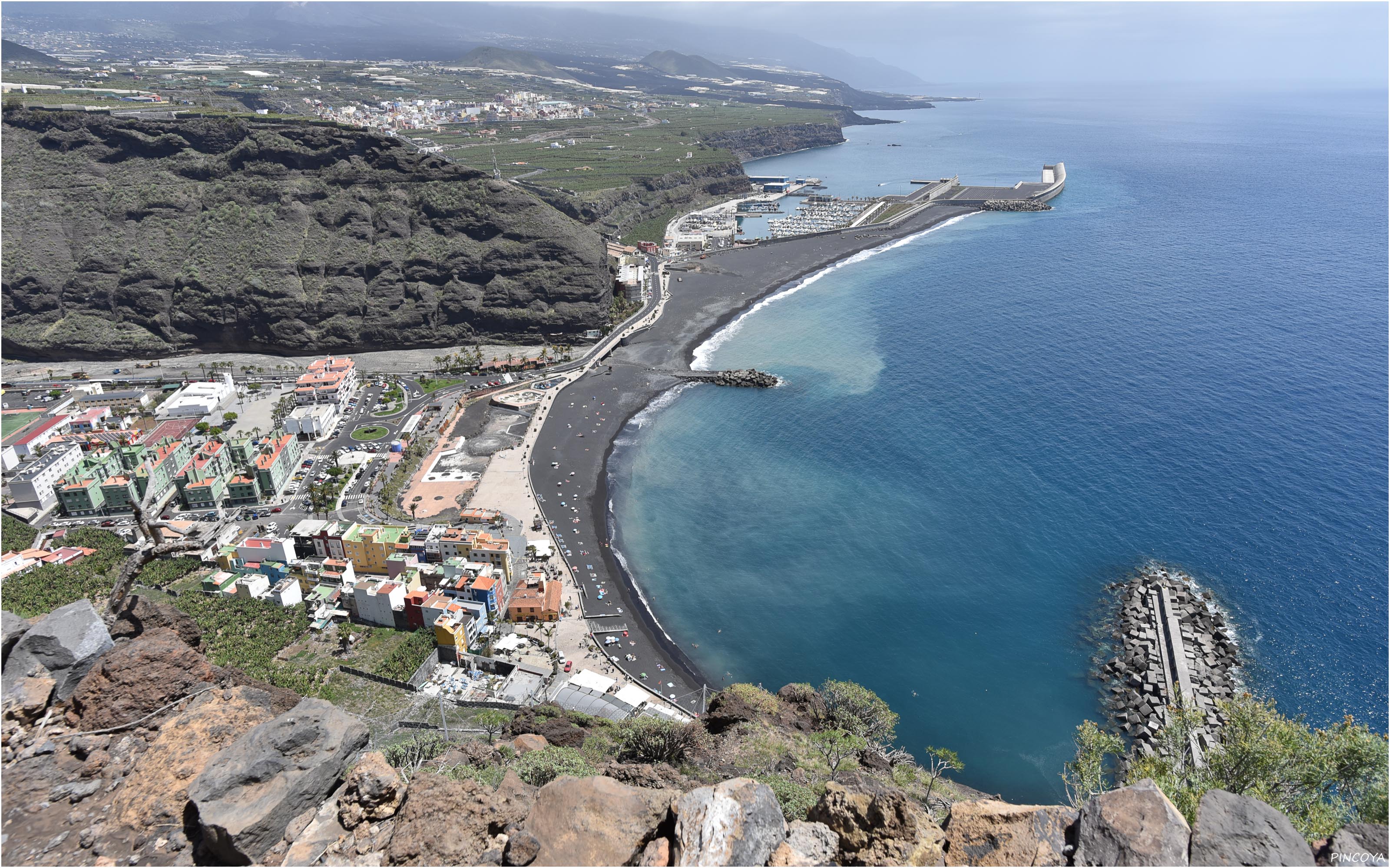 „Puerto Tazacorte mit Hafen und Marina.“