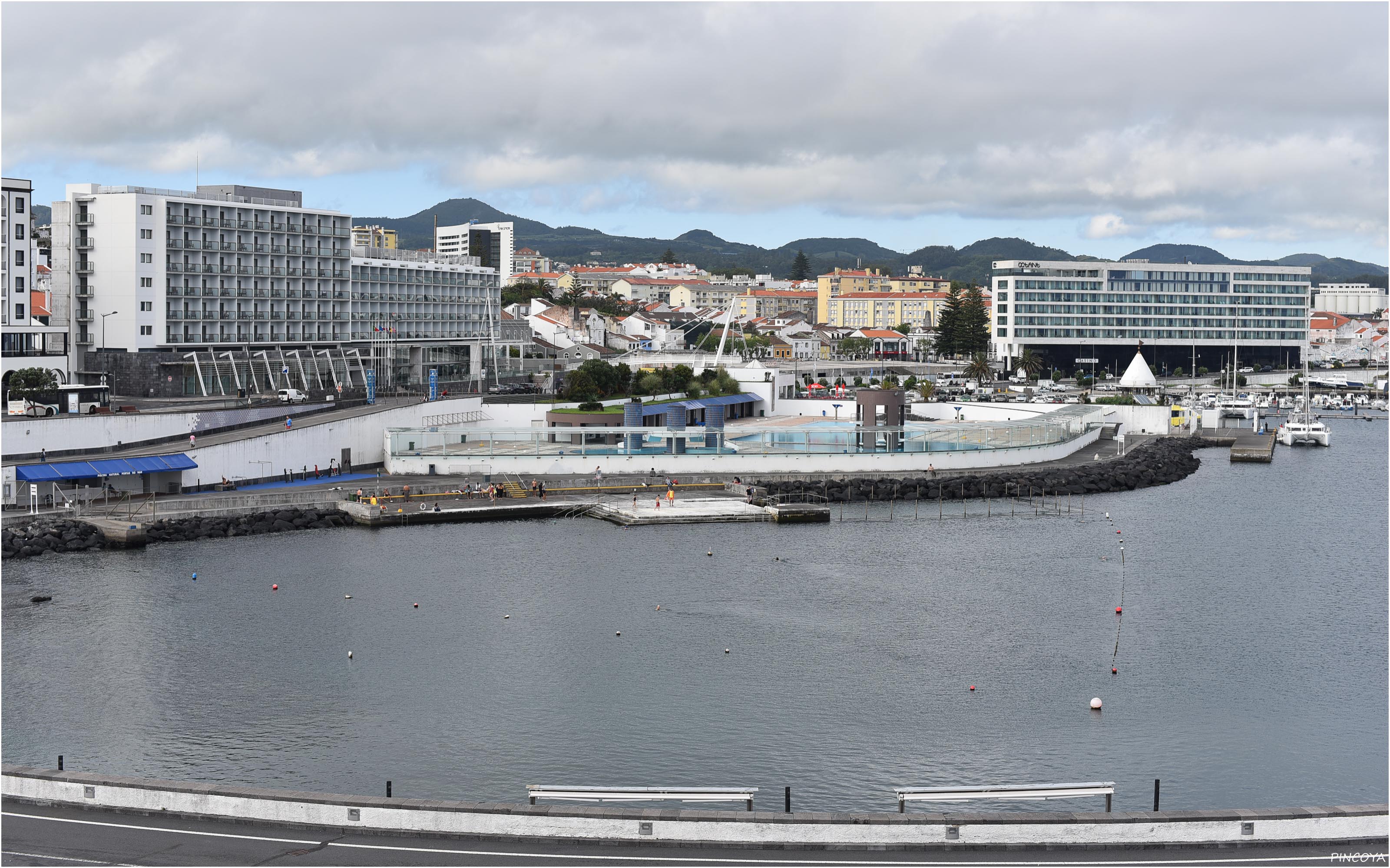 „Das Schwimmbad zwischen den Marinas von Ponta Delgada“