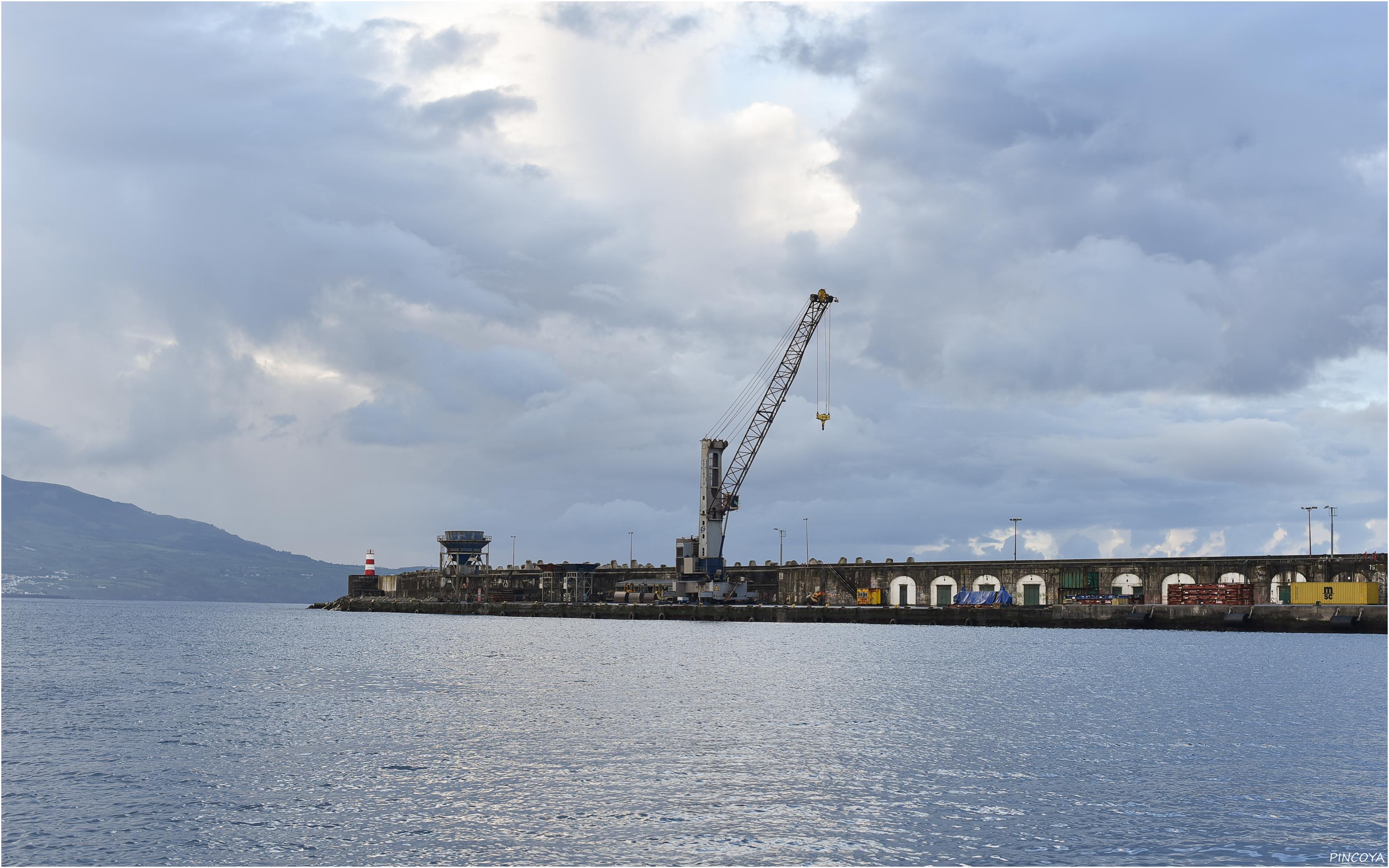 „Trübe Ausfahrt von Ponta Delgada“