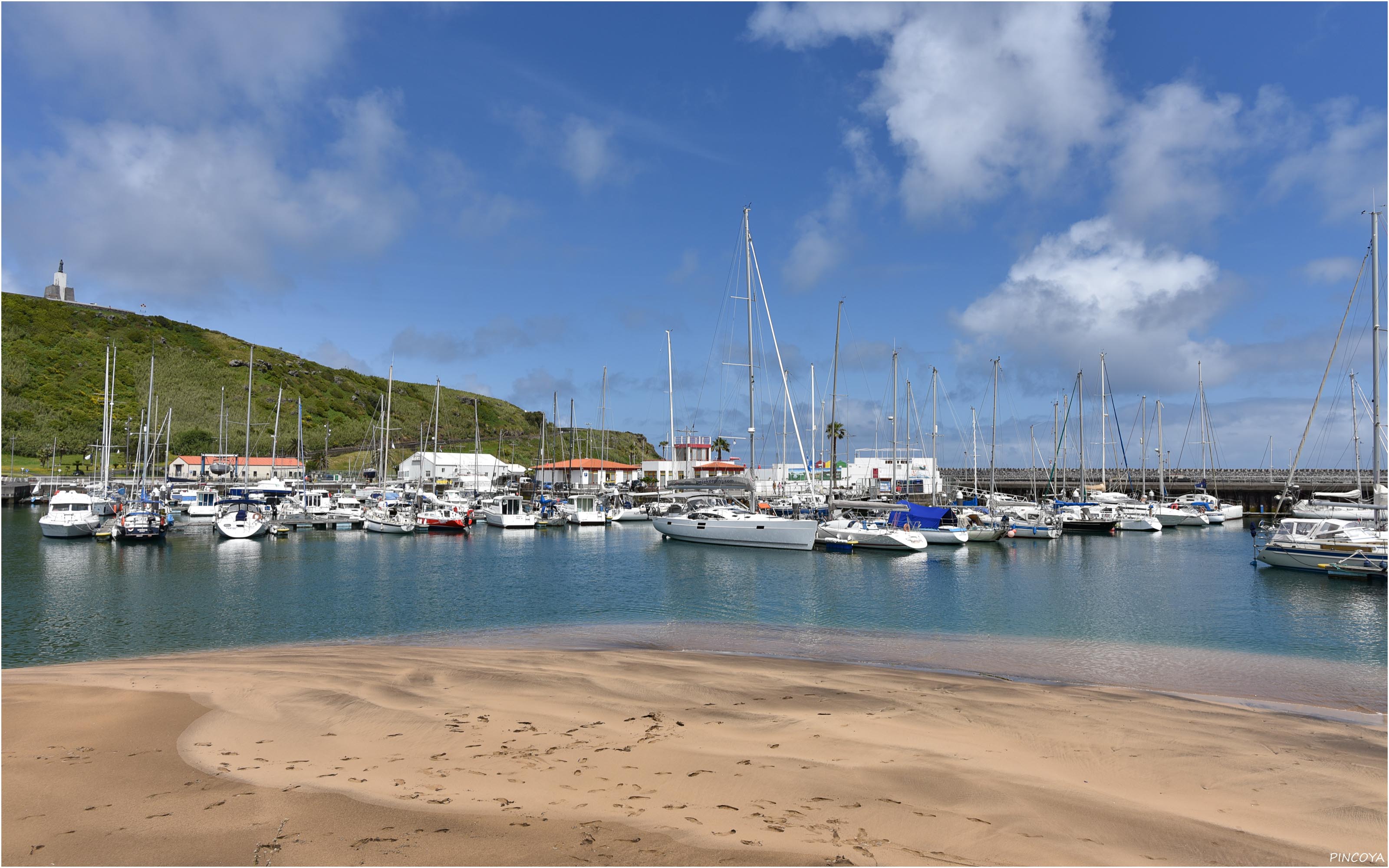 „Die Marina von Praia da Vitória.“