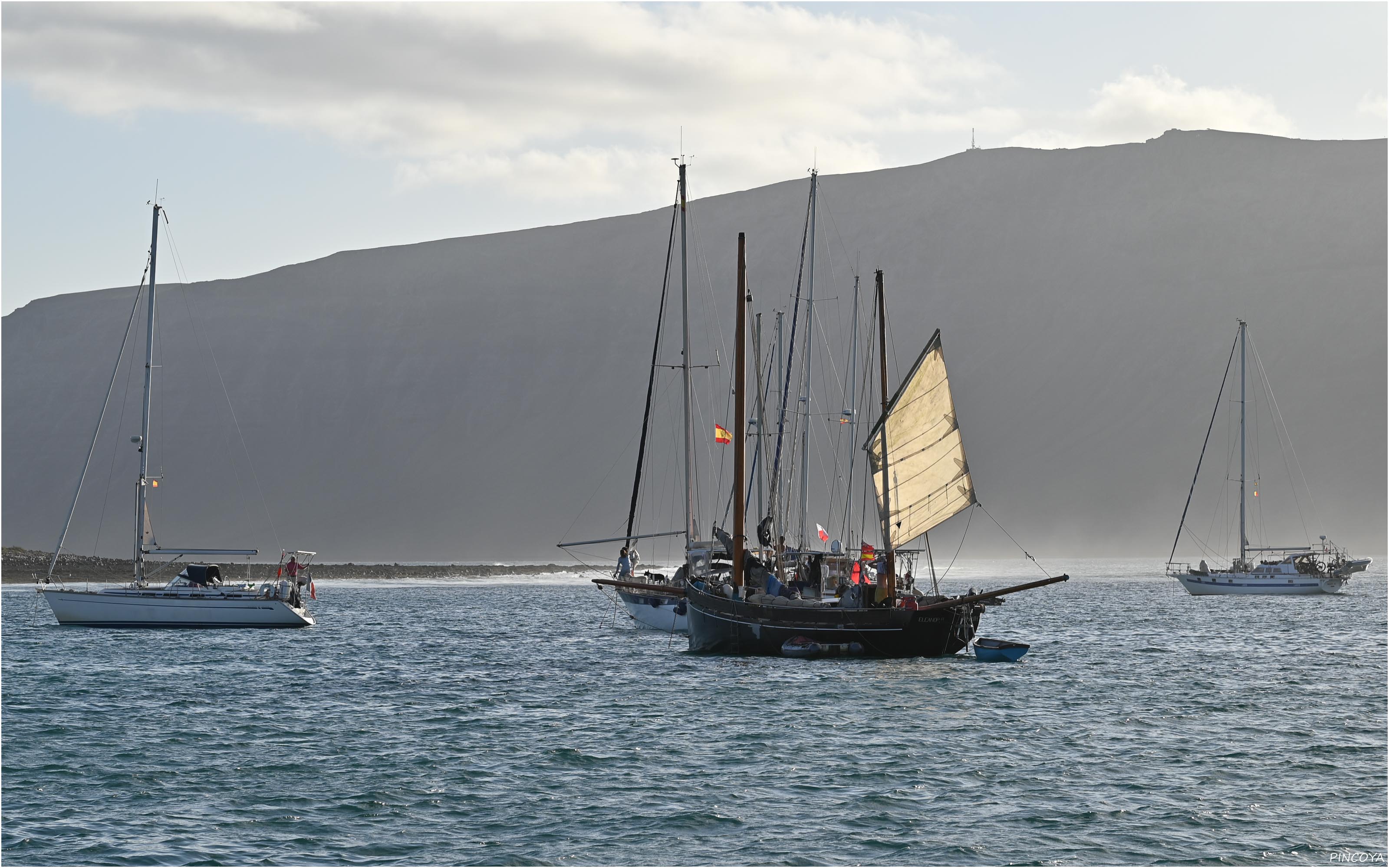 „Not alone on the anchorage.“