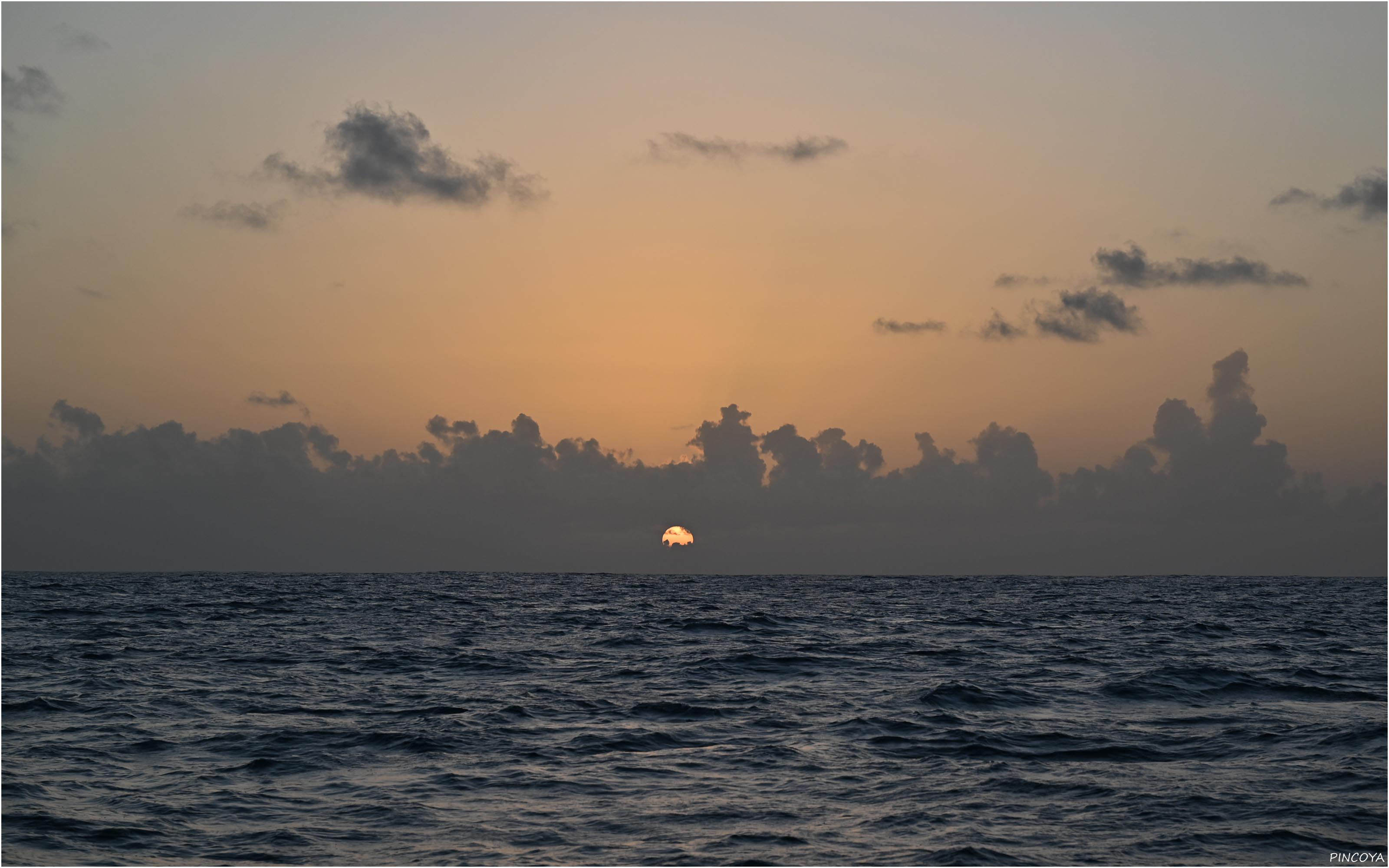 „Ein Sonnenuntergang auf See.“