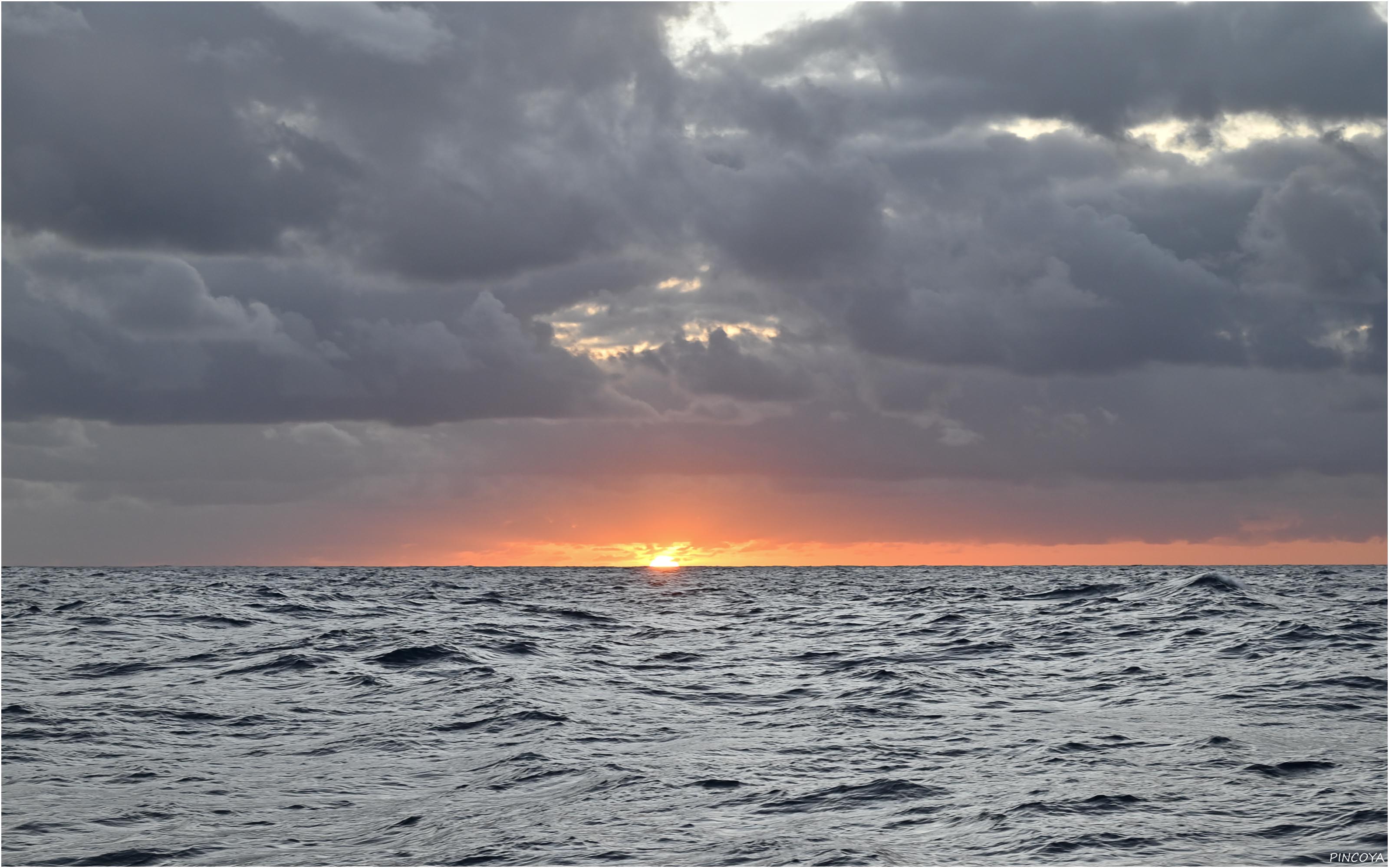 „Hmm ... der Morgen beginnt durchwachsen. Die Sonne schaut nur einmal kurz unter den Wolken durch.“