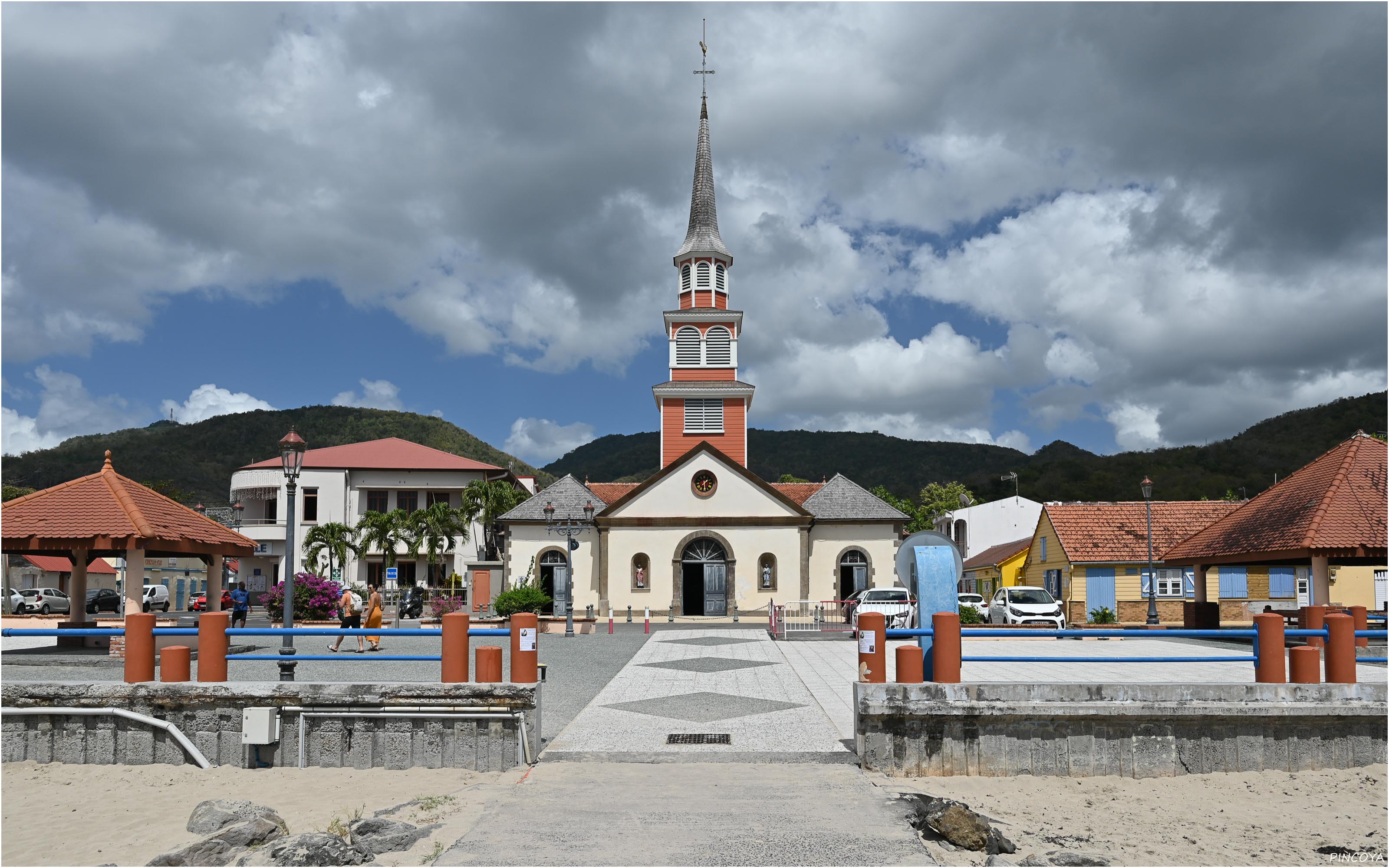 „Vom Dinghy-Dock geht's direkt in die Kirche 😂“