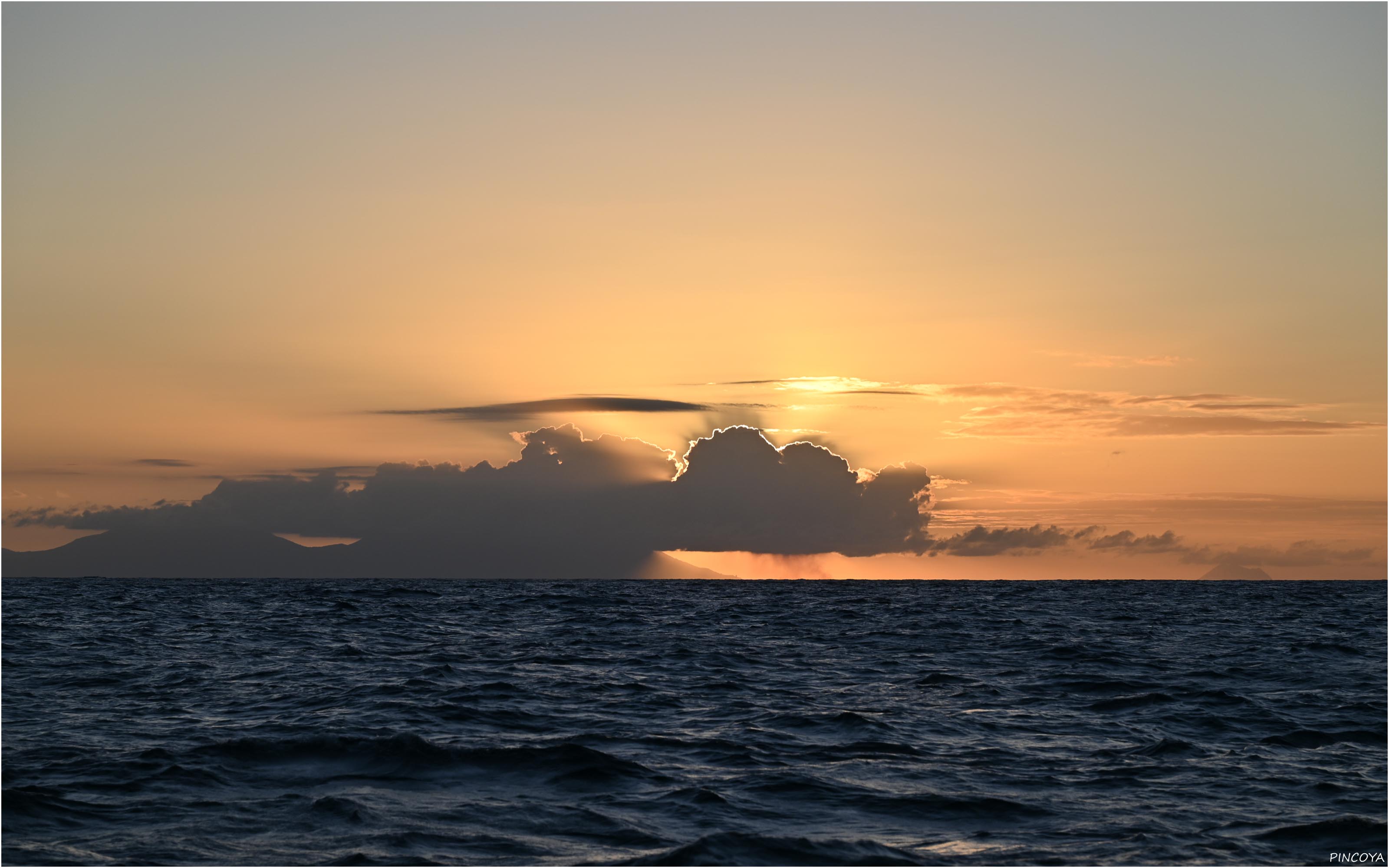 „Lange ist es her, nun geht es wieder einmal unter Segeln in die Nacht.“