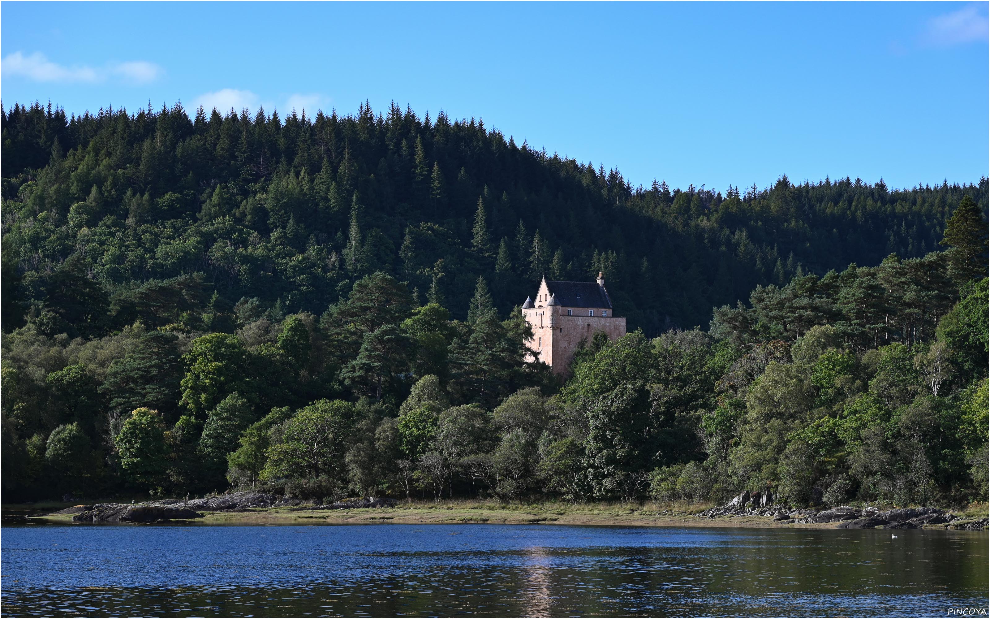 „Das Schloss hat ein Penthaus bekommen, wahrscheinlich sind die Bäume einfach zu hoch gewachsen und haben die Aussicht versaut.“