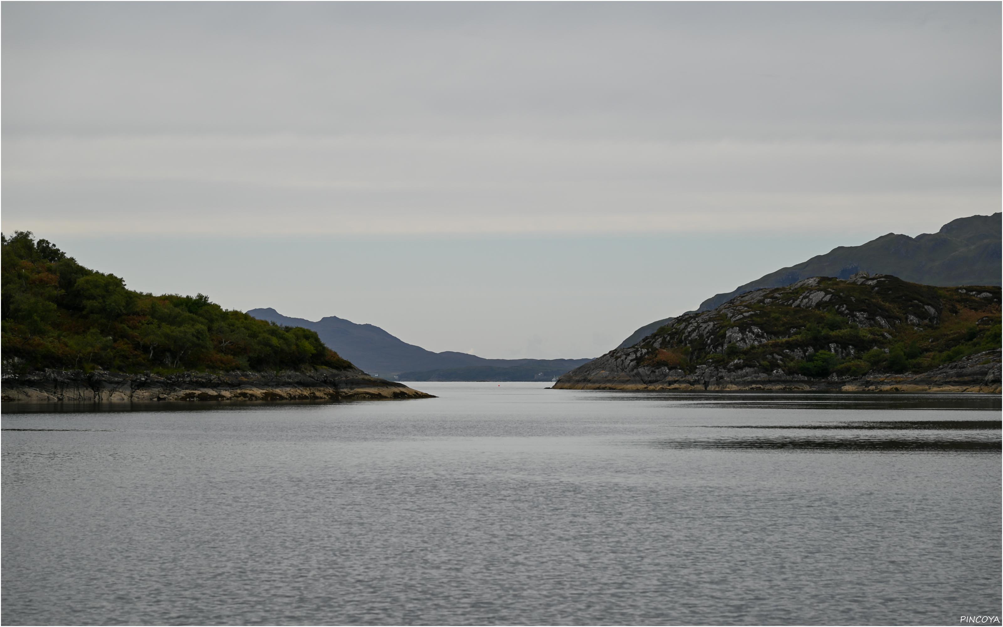 „Der Blick von unserem neuen Ankerplatz aus dem Ausgang des Loch Na Droma Buidhe“