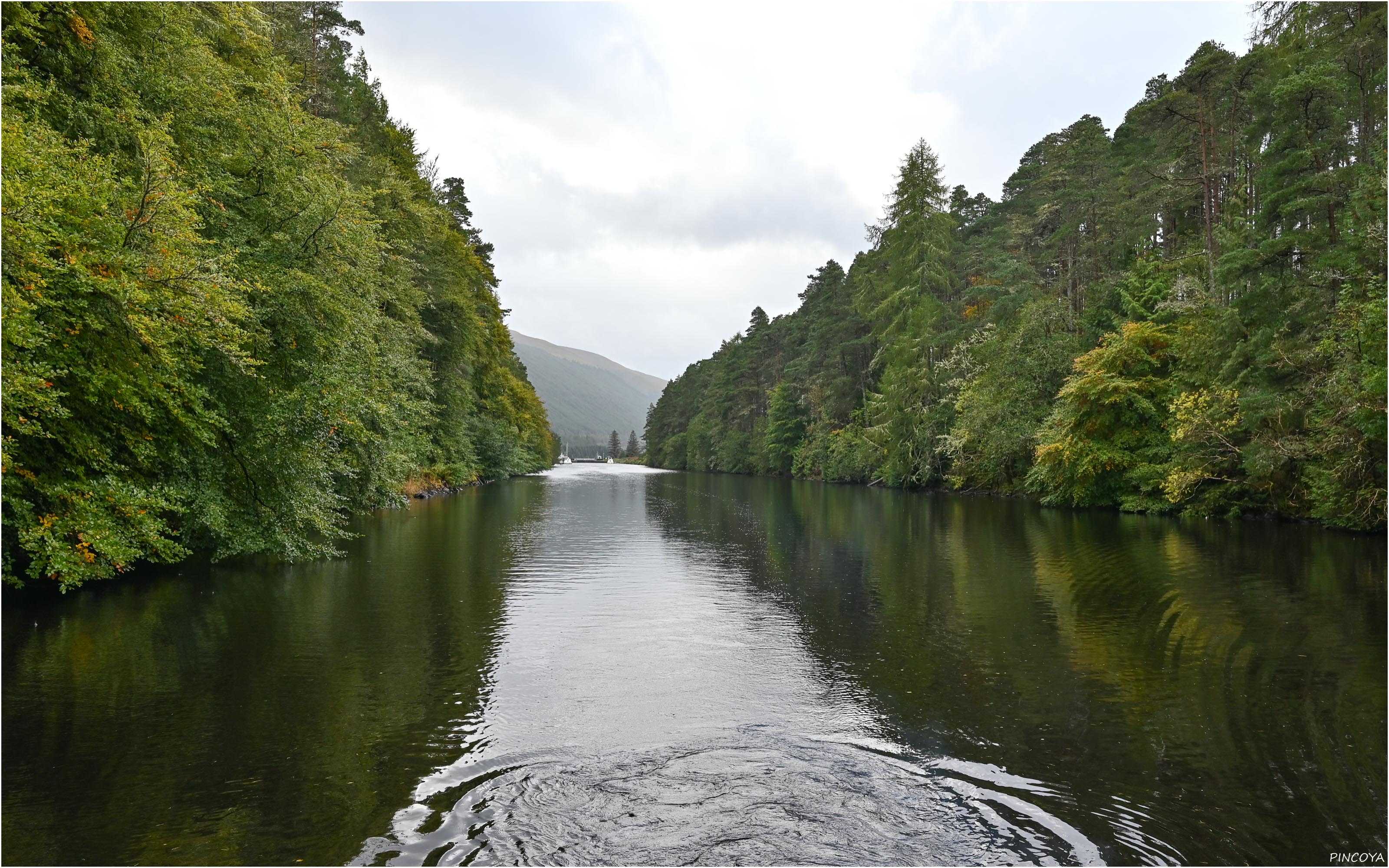 „Die Kanäle ins und aus dem Loch Oich sind mit dem Loch Oich selbst zusammen die schönste Strecke in dem Caledonian Canal.“