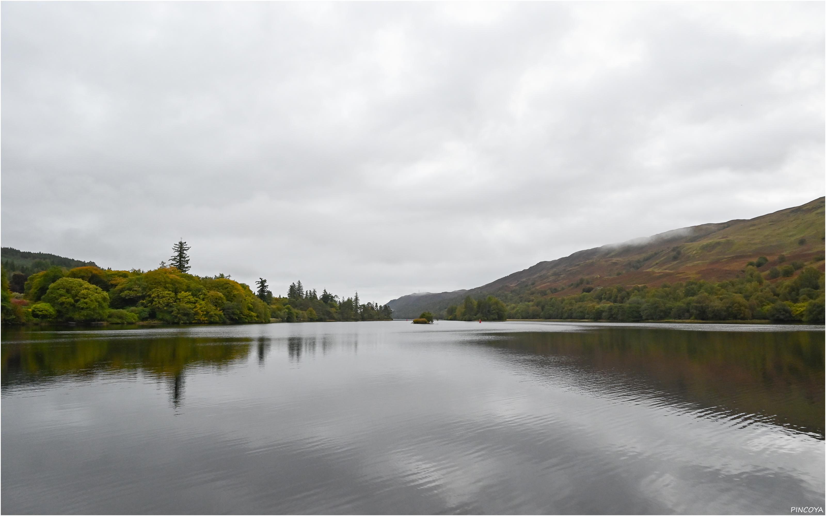 „Am Morgen liegt das Loch Oich immer noch total ruhig um uns herum.“