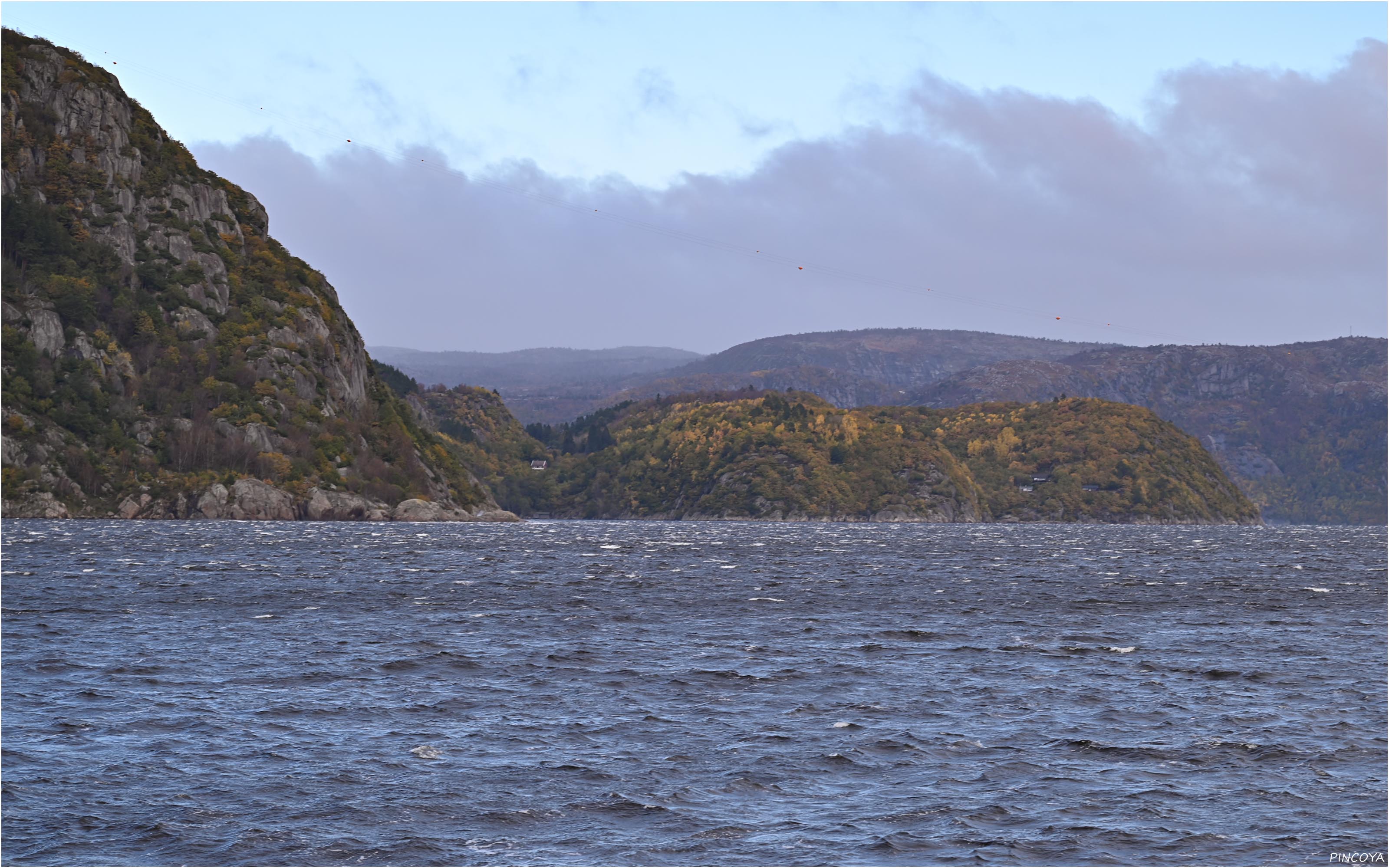 „Die Böen jagen den Lyngdalsfjorden herunter“