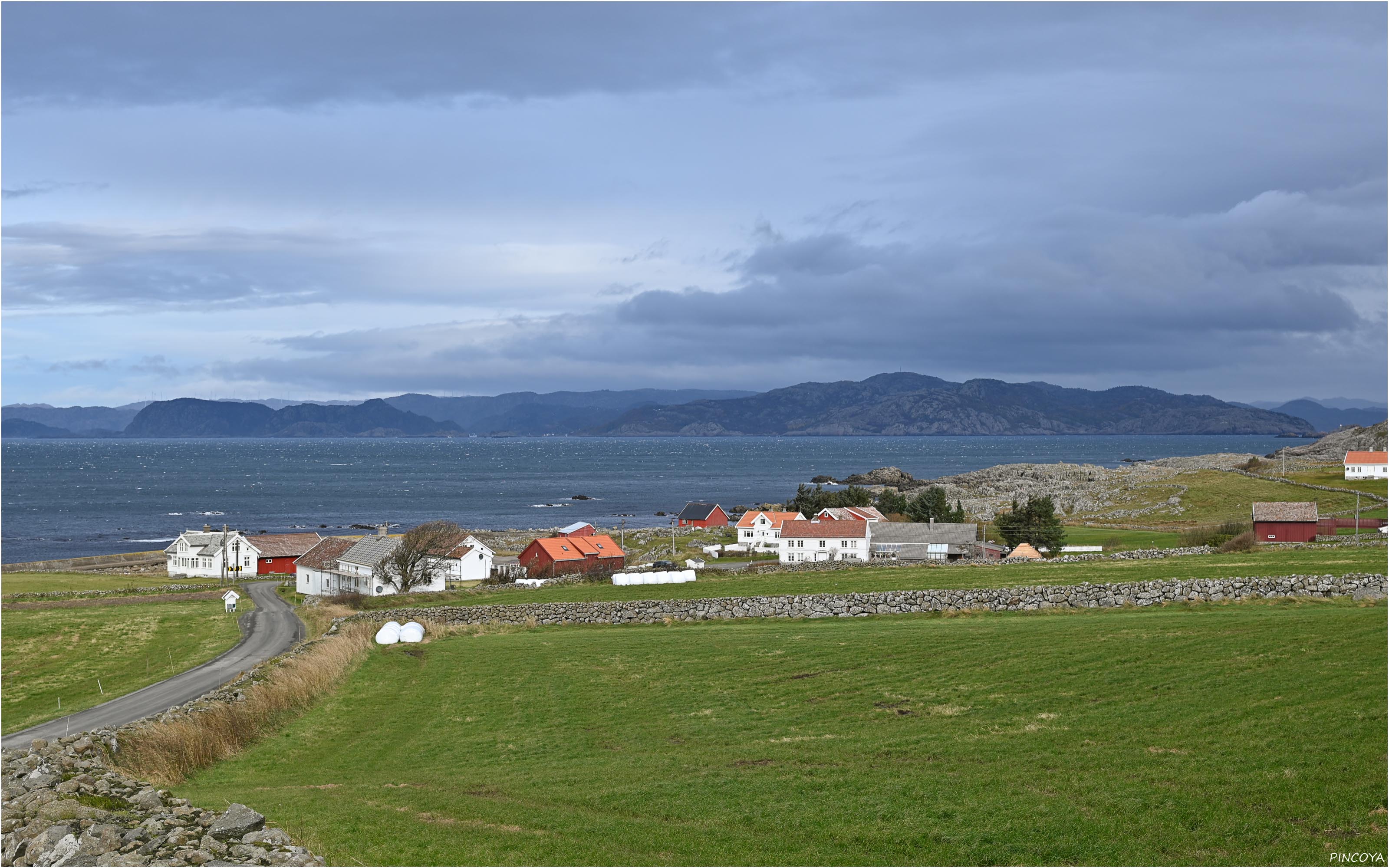 „Blick auf Jøllestø und Hydra im Hintergrund“