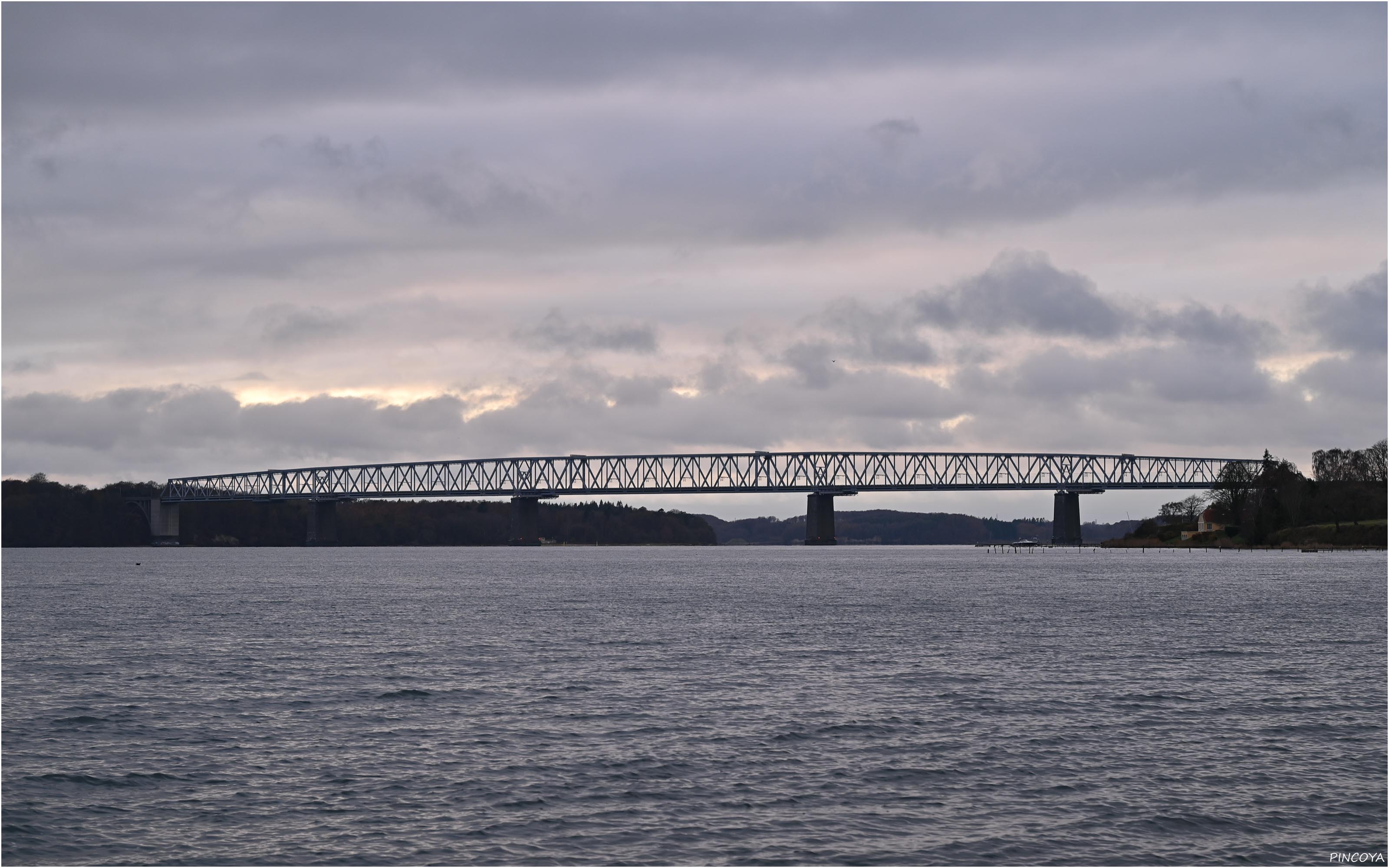 „Die alte Eisenbahnbrücke über den Kleinen Belt.“