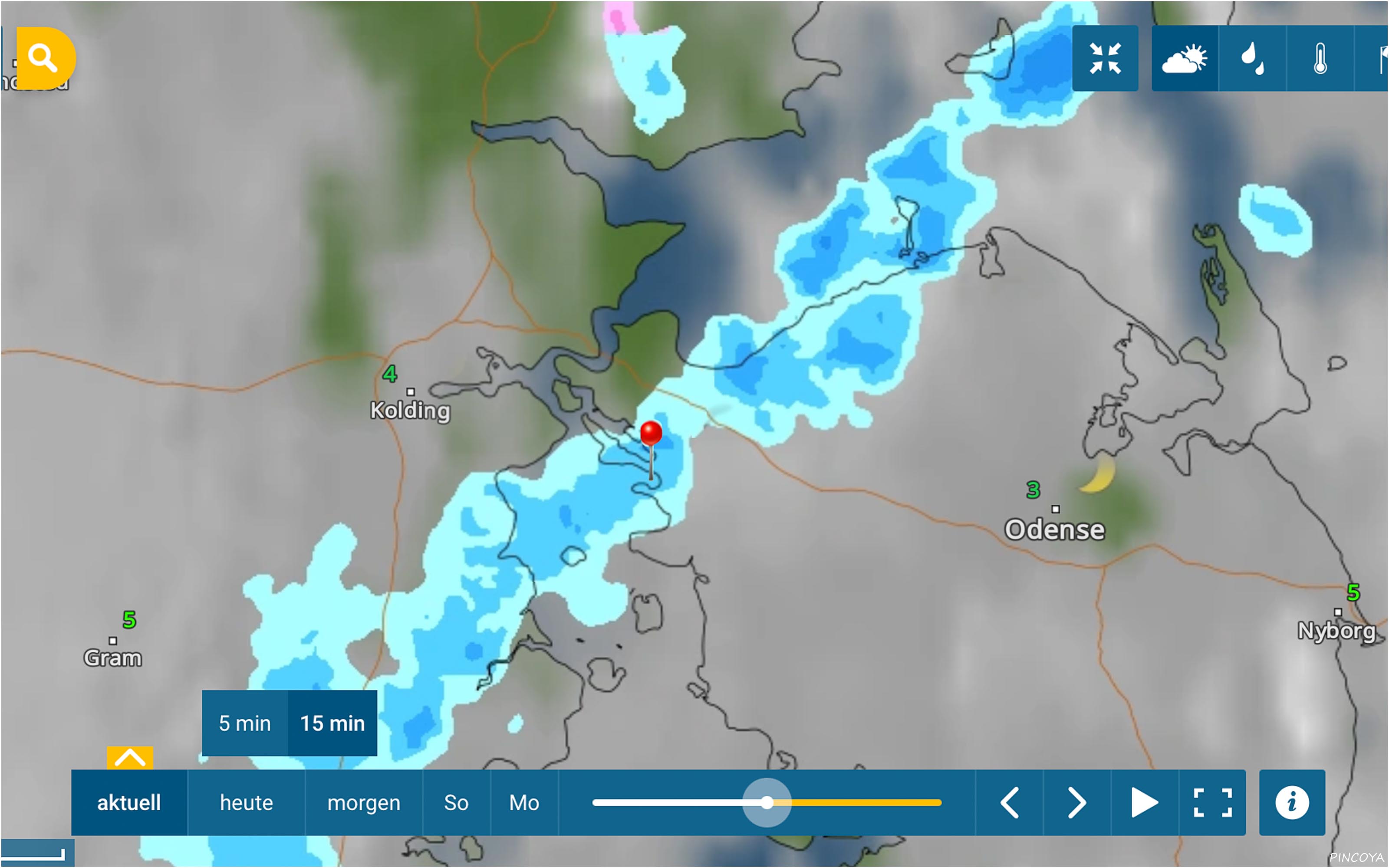 „Und wo liegen wir und wie zieht das Regenband? Genau, von Südwest nach Nordost. Wir haben die maximale Ausbeute!“