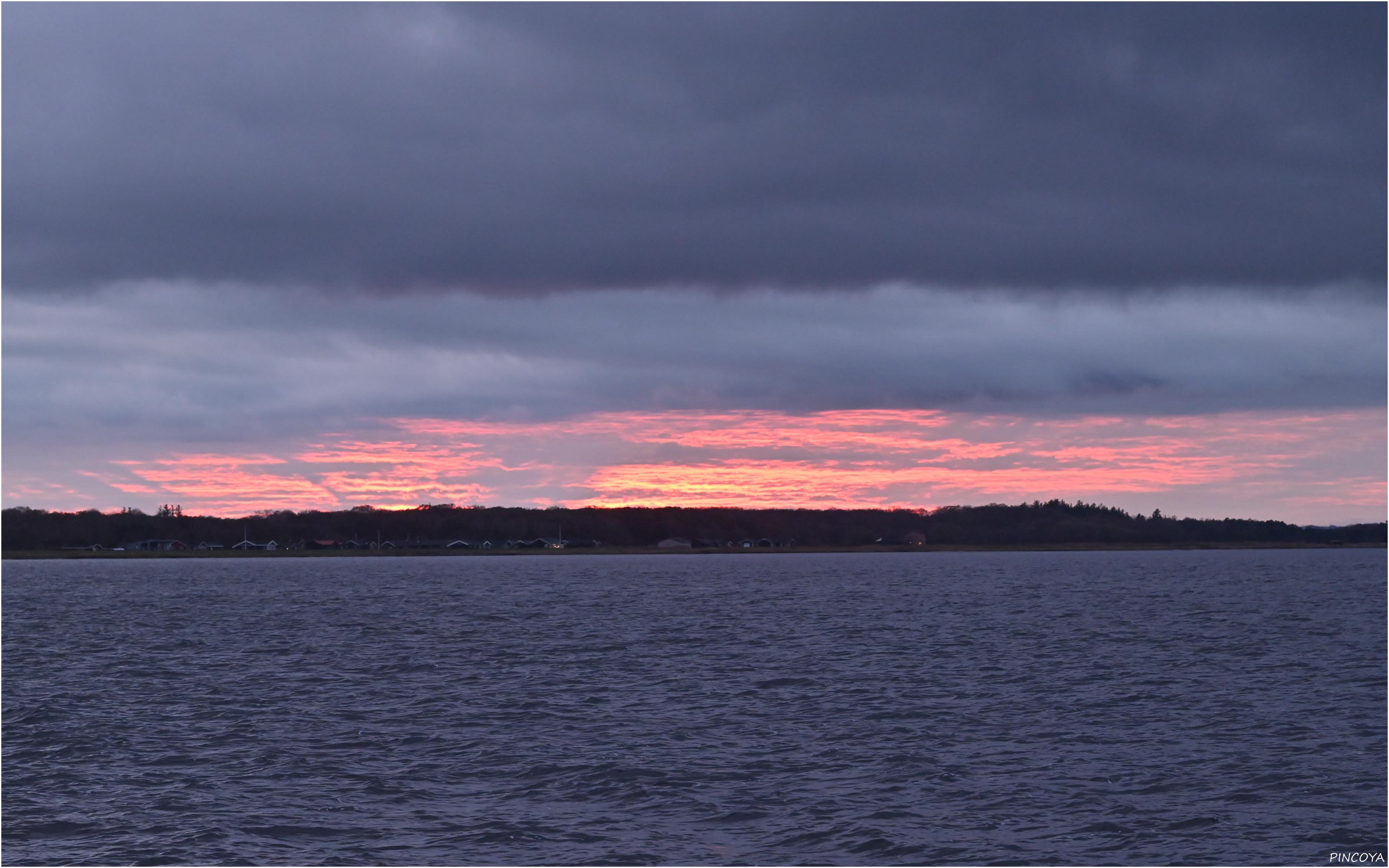 „Sundowner unter Wolken.“