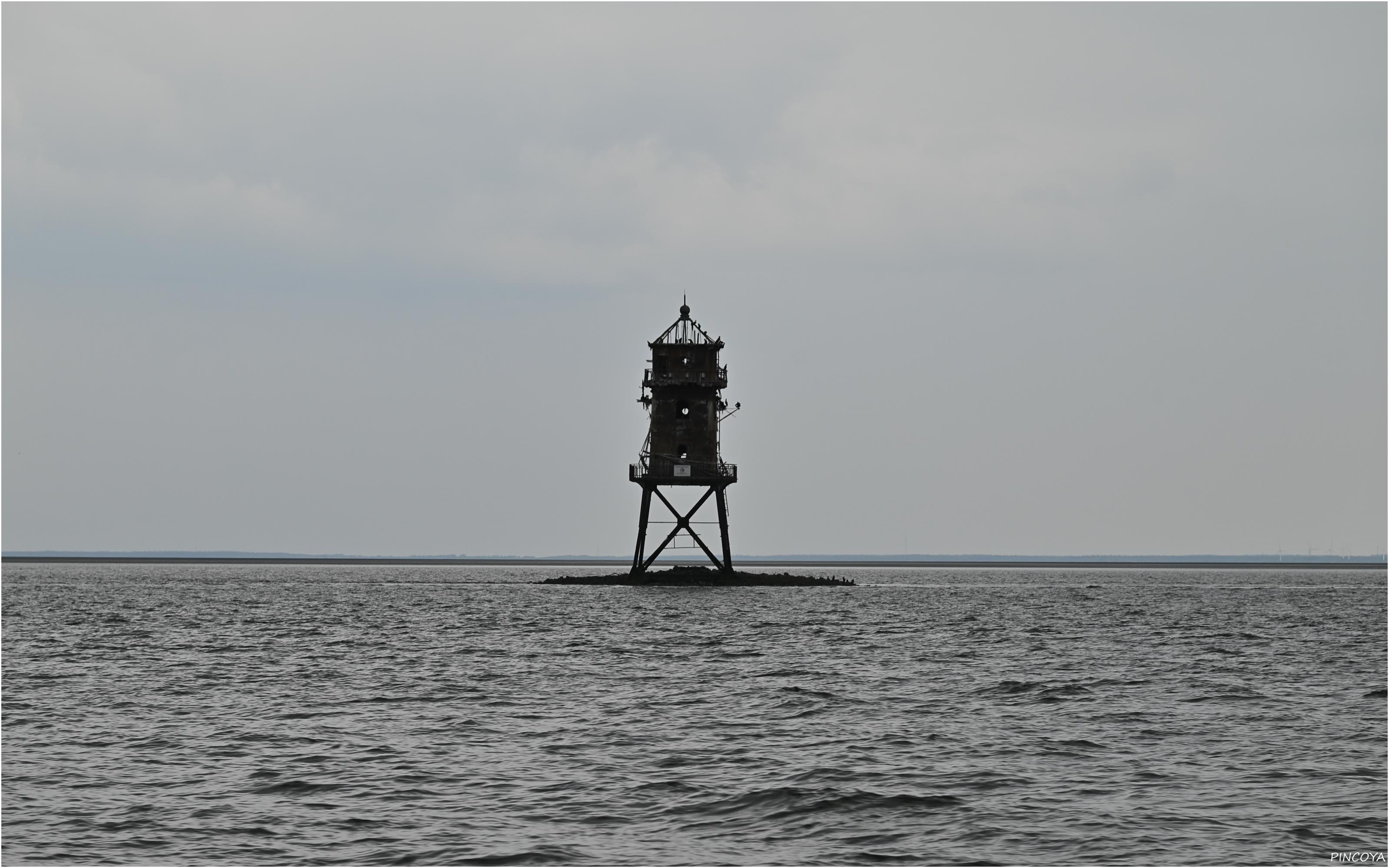„Der alte Leuchtturm Untereversand wird heute nur von den Kormoranen schwer bewacht.“