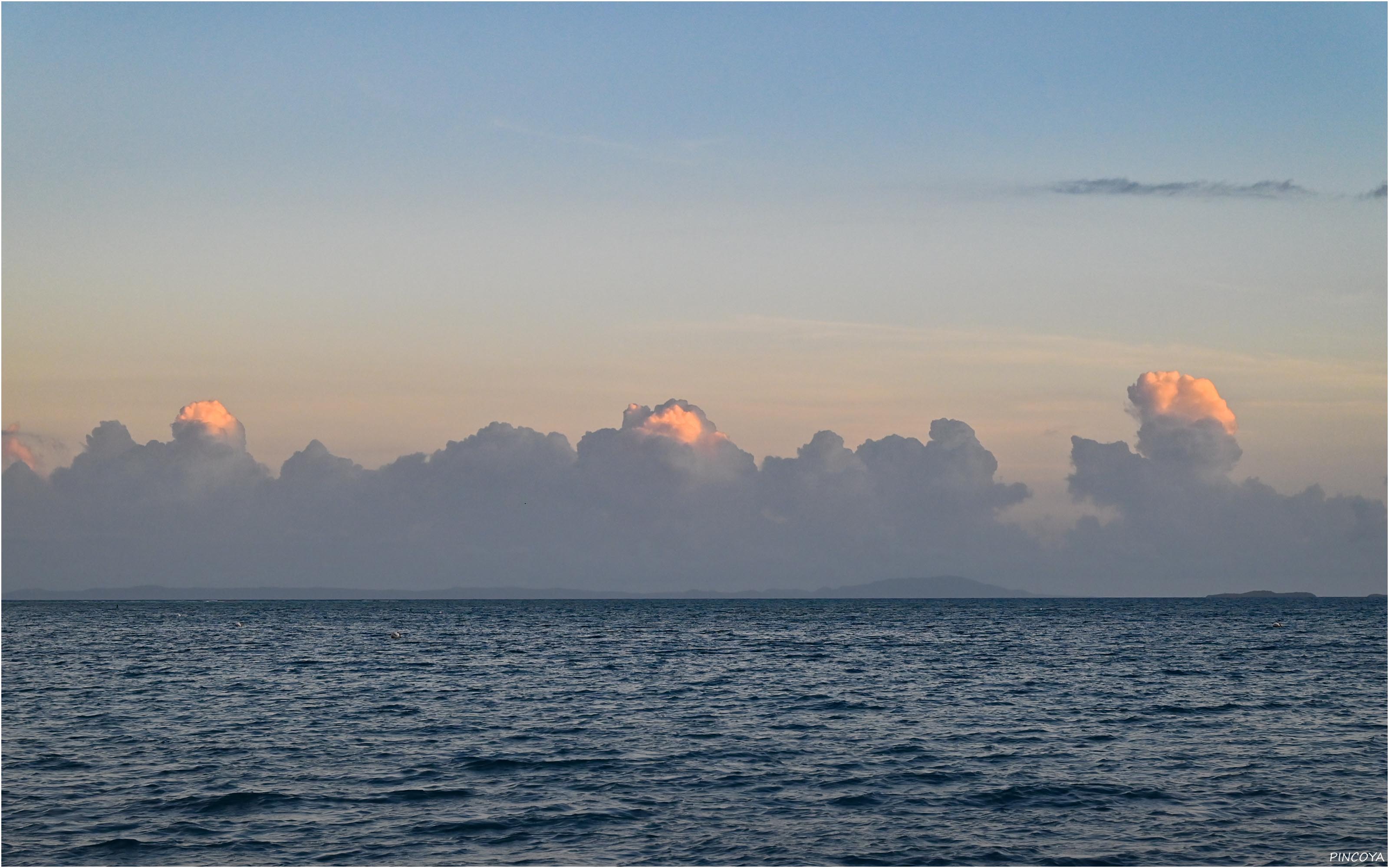 „Wolken im Sonnenuntergang.“