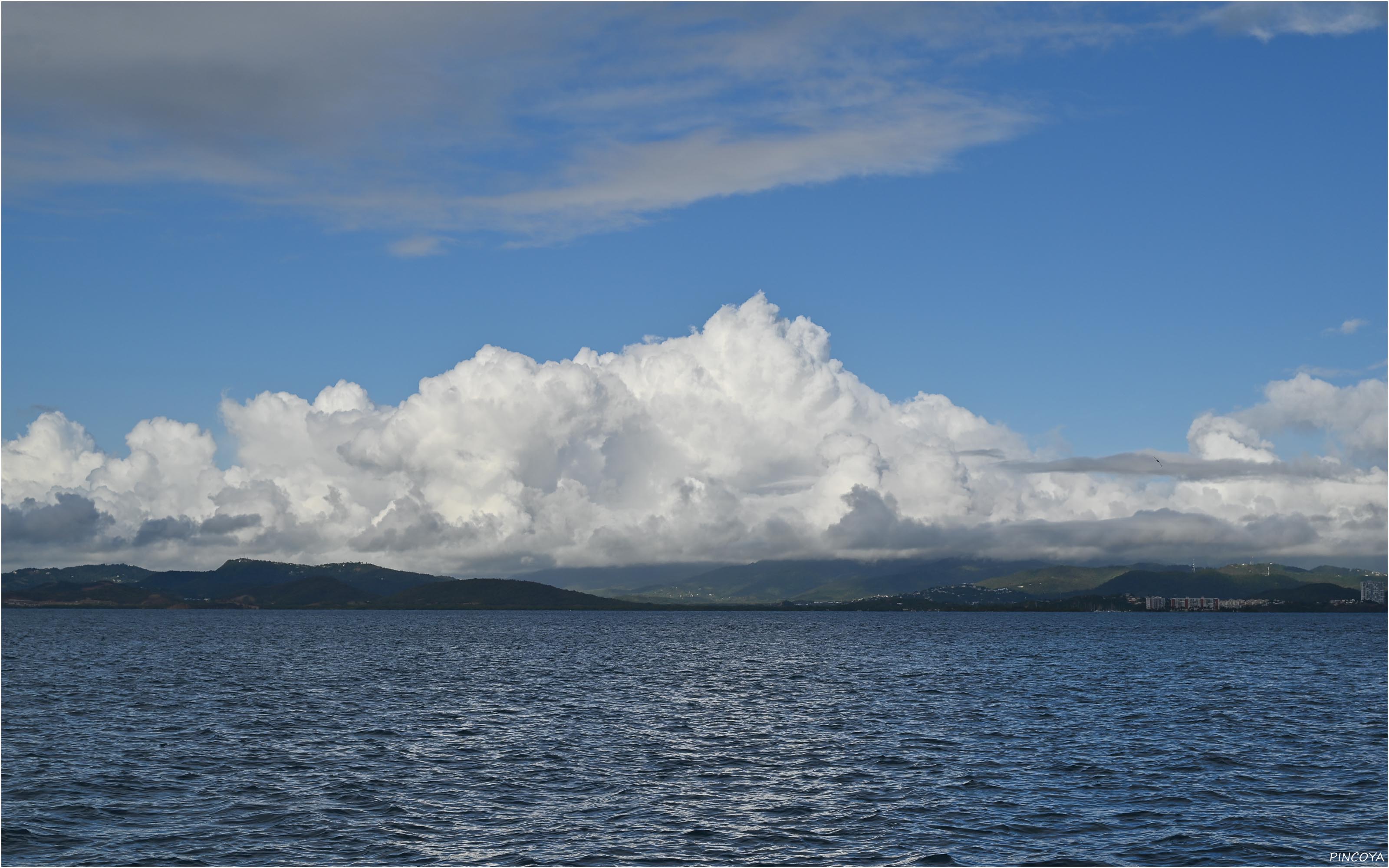 „Über Puerto Rico quellen die Wolken“